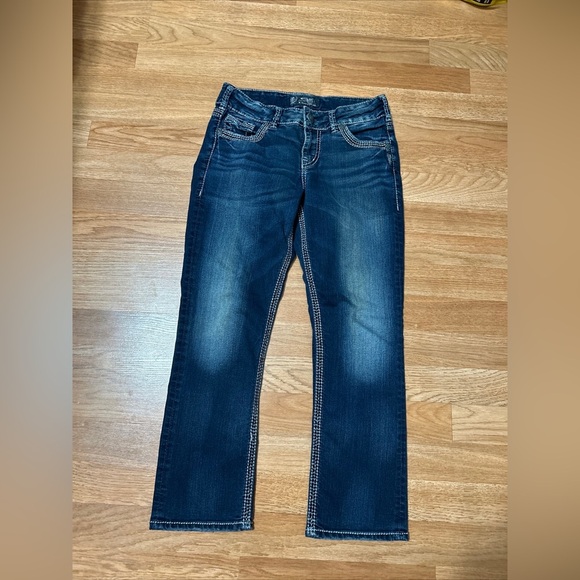 Silver Suki Flap Dark Wash Mid Rise Women's Capri Jeans Size 27 - Picture 1 of 7